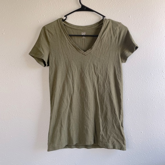 Army Green Gap T-shirt ⭐️ - Picture 3 of 4